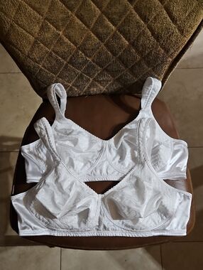 Lot Of 2 Playtex 18 Hour Ultimate Lift & Support Wireless T-Shirt Bras Unlined